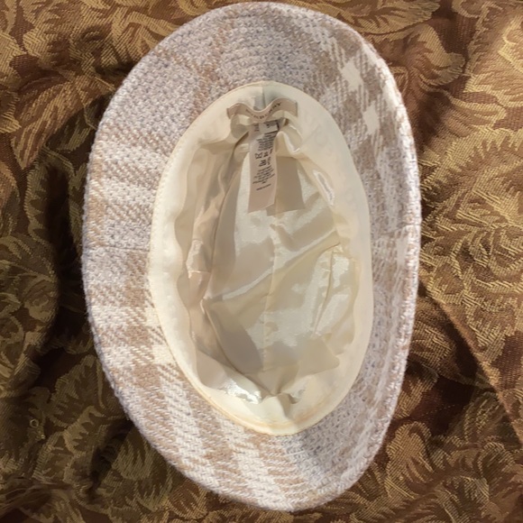 Burberry Bucket hat in signature Taupe and Gray. Near new condition. - Picture 3 of 5